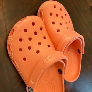 Coral Pink Crocs W 6